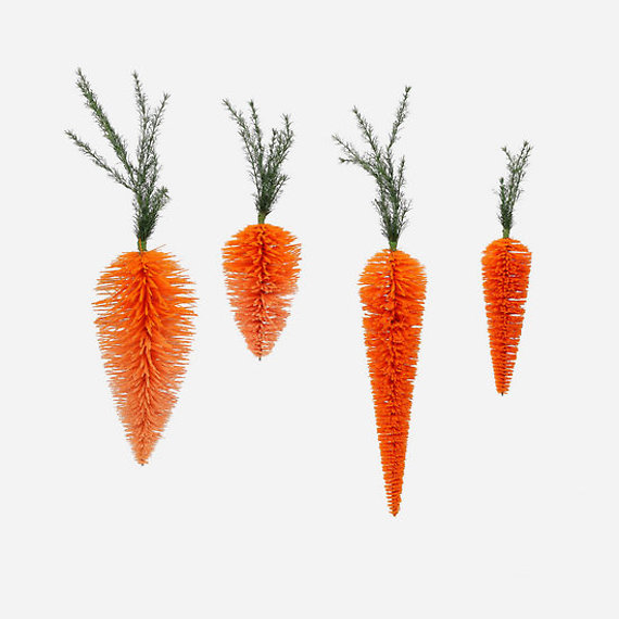 20\" Hanging Carrot